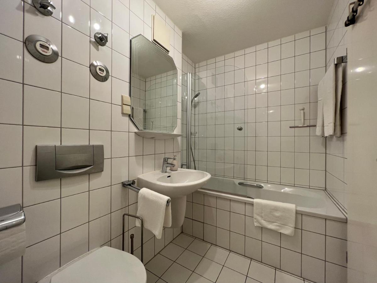 Maisonette Penthouse Fuer 8 Personen By Rabe - Free Netflix & Kostenloser Parkplatz & Grosse Terrasse Karlsruhe Bagian luar foto