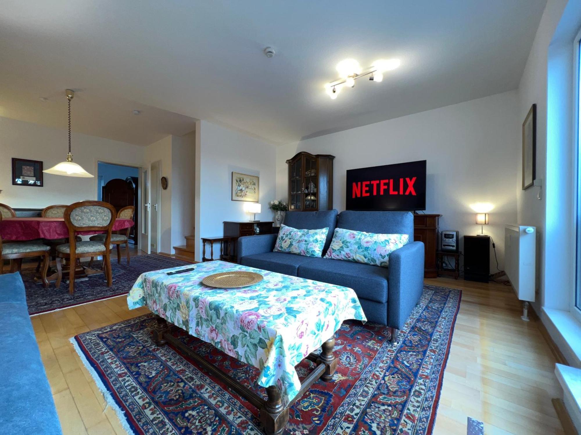 Maisonette Penthouse Fuer 8 Personen By Rabe - Free Netflix & Kostenloser Parkplatz & Grosse Terrasse Karlsruhe Bagian luar foto